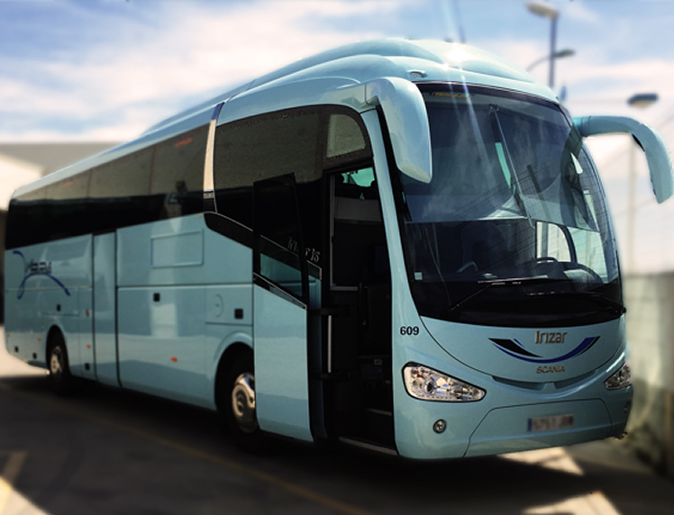 Autocar de gran capacidad de Etrambus ideal para el alquiler de autobuses para eventos y grupos numerosos